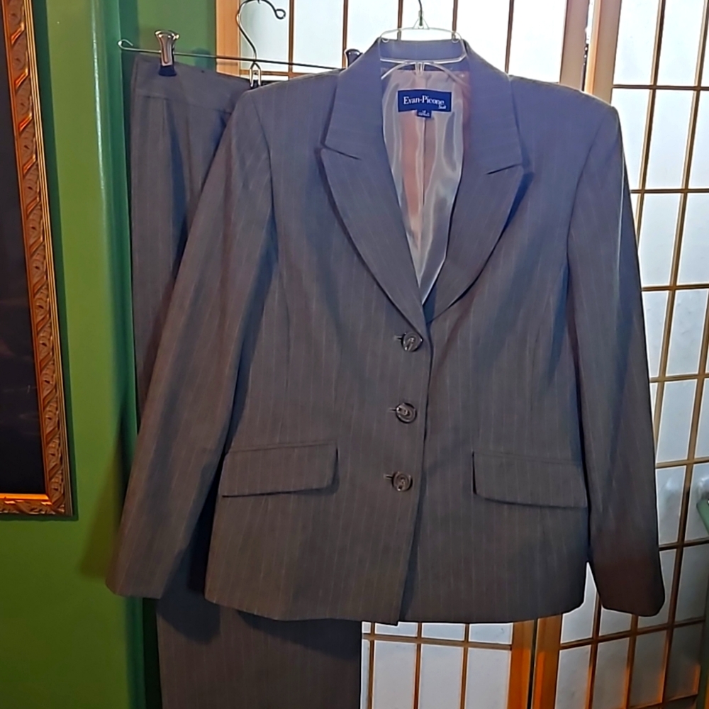 Evan Picone suit